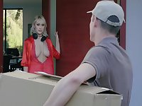 Busty nude MILF is keen far fuck with transmitted to delivery guy