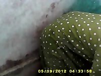 Smart Southindian Aunty's BIGBOOBS expose while bathing