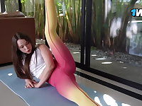 Distracted Step-sister from Yoga Class increased by Pumped Her Mouth Full of Cum